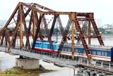 Thông tin về dừng chạy tàu hàng, giảm tàu khách qua cầu Long Biên