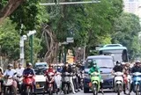 Hà Nội cấm xe máy xăng ở 11 tuyến phố từ 1-7: Người dân nói gì?