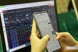 Chủ tịch QCC muốn “thoát sạch” cổ phiếu sau nửa năm gom vào