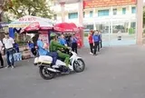 Nữ sinh ngủ quên, vắng mặt ở điểm thi tốt nghiệp THPT, công an tức tốc đến tận nhà đón đi