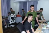 Cảnh sát đồng loạt kiểm tra 5 căn hộ, phát hiện 23 người nghi điều hành đường dây lừa đảo