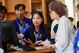 'Mùa hè số' hỗ trợ người dân cài ứng dụng, làm thủ tục trực tuyến