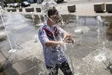 Nắng nóng kỷ lục quét qua châu Âu, các hãng điều hòa Trung Quốc mở cờ trong bụng