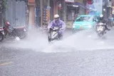 Miền Bắc mưa lớn đỉnh điểm, cảnh báo ngập sâu