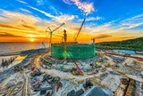Hiếm thấy: Công trường cùng lúc huy động hai siêu cẩu hơn 1.450 tấn để dựng một nhà hát 4.000 chỗ ở Phú Quốc