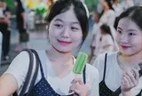 Đổ xô xếp hàng check-in ở 35 Tràng Tiền