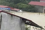 Mưa lớn, nước sông dâng 'nhấn chìm' chợ, ngập nửa nhà dân ở Thanh Hoá