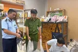 Ra quyết định khởi tố chủ shop giày dép Tạ Thị Ngân SN 1990