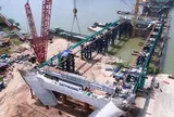120 tấn kết cấu thép được đưa vào vị trí, "siêu cầu" vượt sông Hồng 16.200 tỷ đồng nối khu phố cổ với Long Biên bước vào giai đoạn quan trọng
