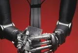 Robot Trung Quốc biểu diễn ảo thuật điêu luyện như con người
