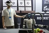 AI 'xâm chiếm' văn phòng Trung Quốc: Mỗi người làm việc bằng 3