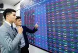 VN-Index ghi nhận rung lắc tiếp diễn, nhà đầu tư kiên nhẫn chờ tín hiệu xác nhận