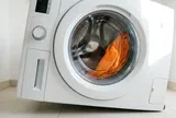 Tại sao chỉ giặt một chiếc khăn lại làm rung chuyển máy giặt của bạn, trong khi giặt đầy lồng lại quay rất êm?