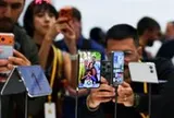iPhone gập giá 2.000 USD vừa mở bán đã phải hẹn giao đến năm sau