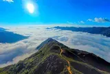 Việt Nam sở hữu một "sống lưng khủng long" tại điểm đến du lịch mới nổi hàng đầu châu Á với khí hậu mát mẻ quanh năm, hút khách nhờ biển mây và núi rừng hùng vĩ