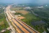 Toàn cảnh tuyến đường rộng gấp gần 4 lần đường băng sân bay, kết nối đại lộ đẹp nhất Việt Nam với cao tốc đi Tây Bắc