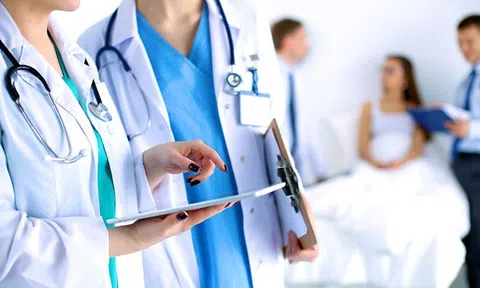 Hộ lý có được chuyển lên Bác sĩ hạng III?