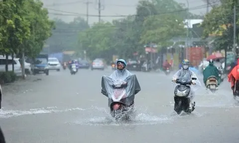 Hoàn lưu bão gây mưa dông, lốc và gió giật mạnh trên nhiều khu vực ở Bắc Bộ