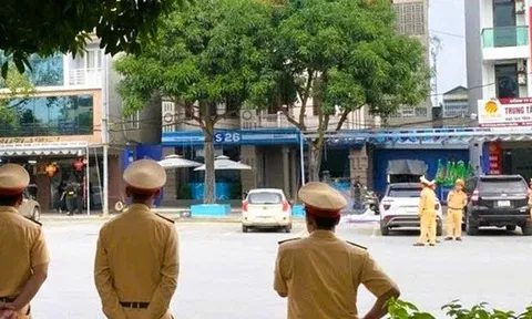 VIDEO: Công an xuất hiện tại nhà 1 doanh nhân có tiếng ở Thanh Hóa
