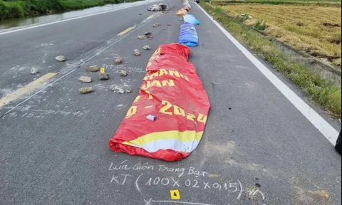 Ra lệnh cấm đi khỏi nơi cư trú đối với người phụ nữ sinh năm 1958 vì chặn gạch đá phơi thóc giữa đường