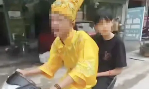 ‘Táo giao thông’ phóng xe không mũ, bị Cảnh sát giao thông xử phạt hàng loạt lỗi