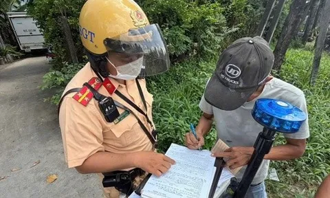Công an TPHCM hướng dẫn cài ứng dụng xem phạt nguội dễ dàng
