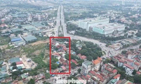 Nút giao ‘dị dạng’ ở Hà Nội lại vỡ tiến độ mặt bằng, giao thông ùn tắc