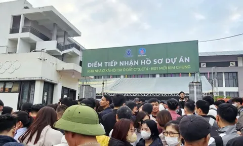 Hàng trăm người chen chân nộp hồ sơ dự án nhà ở xã hội CT3 Kim Chung, giá từ 900 triệu đồng/căn