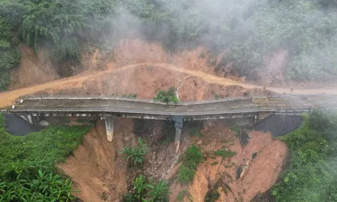 Cận cảnh cung đường sạt lở trên dãy Trường Sơn