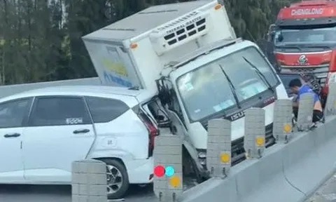 Hiện trường vụ tai nạn liên hoàn trên tuyến cao tốc TPHCM - Trung Lương