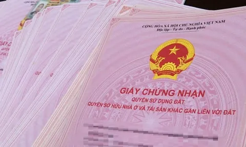 Dân làm thủ tục nhà đất bị gây khó dễ, qua ‘cò’ thì rất nhanh, UBND TP Hà Nội nói gì?