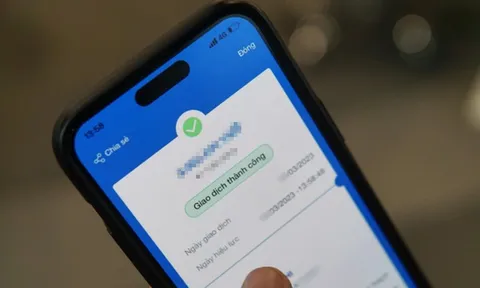 Chuyển khoản nhầm 500 triệu rồi chuyển khoản tiếp 3 lần để xin lại, người đàn ông nhận cái kết ấm lòng nhờ công an xã