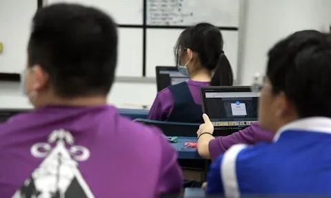 Singapore cấm học sinh trung học dùng điện thoại từ năm 2026