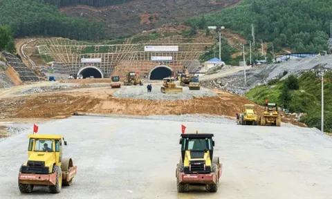 Thủ tướng phê bình 34 bộ, ngành, địa phương giải ngân đầu tư công chậm trễ