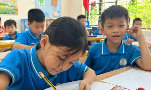 Miễn học phí nhưng trường ‘đẻ’ nhiều khoản thu tiền triệu mỗi tháng