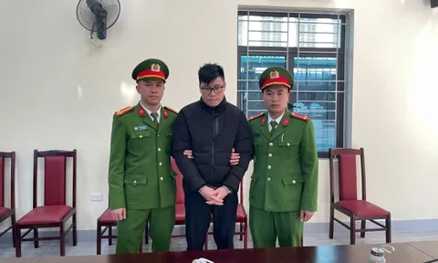 Thi hành lệnh khám xét, bắt tạm giam nhân viên ngân hàng Lò Minh Phương