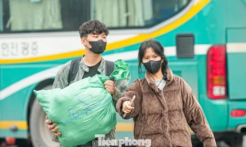 Bến xe Hà Nội đông đúc trong ngày cuối nghỉ Tết Dương lịch