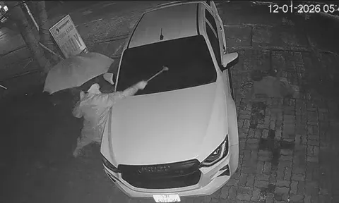 Truy tìm người đập phá ô tô ở Nghệ An