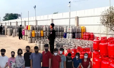 100 CSBCS khám xét khẩn cấp 12 địa điểm ở các tỉnh thành, bắt 16 người, tịch thu số tang vật đặc biệt lớn