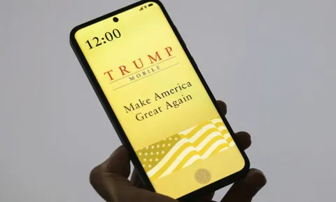 Nghị sĩ Dân chủ đòi điều tra điện thoại Trump Mobile