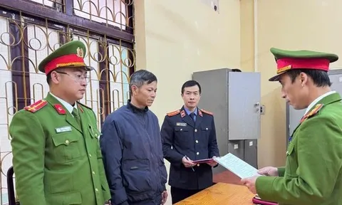 Một cựu chủ tịch xã bị khởi tố