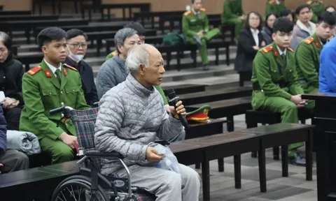 Cựu Tổng giám đốc VICEM khai không quan tâm tiền 'biếu' vì thu nhập cán bộ cả trăm triệu mỗi tháng