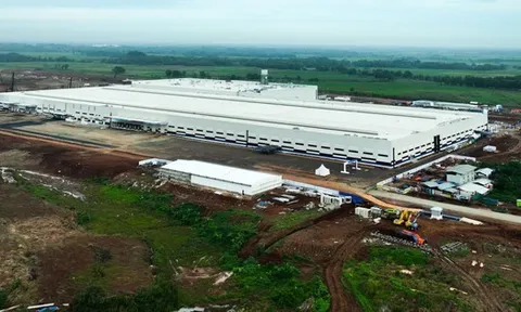 Vừa hoàn tất nhà máy ô tô 1 tỷ USD, VinFast tham gia dự án cao tốc tại quốc gia 287 triệu dân