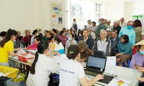 Thông tin quan trọng mà tất cả những người nhận được thông báo phát tiền trợ cấp Tết cần biết