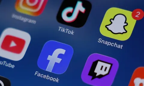 Tây Ban Nha tính cấm trẻ dưới 16 tuổi dùng mạng xã hội