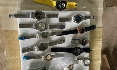 Hải quan ngăn chặn lô hàng đồng hồ ‘nhái’ thương hiệu đắt tiền