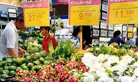 Giá nhiều mặt hàng tăng nhẹ trong ngày 29 Tết Bính Ngọ