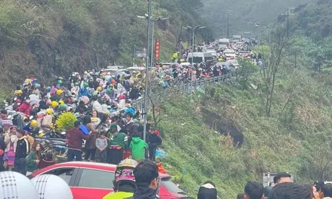 'Thất thủ' đường lên Tây Bắc du xuân