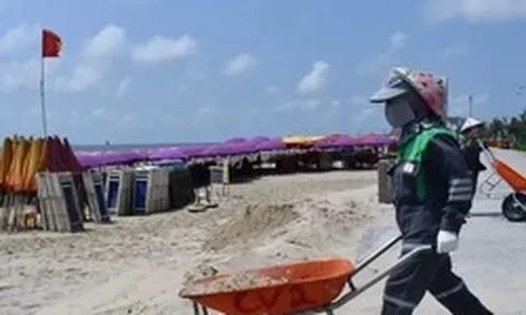 Cát bay phủ kín công viên mới đầu tư nghìn tỷ bên bờ biển ở TPHCM