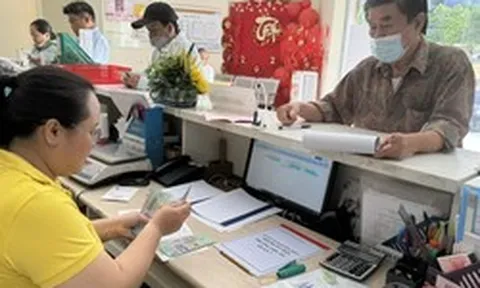 Lương hưu trước áp lực giá cả: Tăng sao để không ai bị bỏ lại?